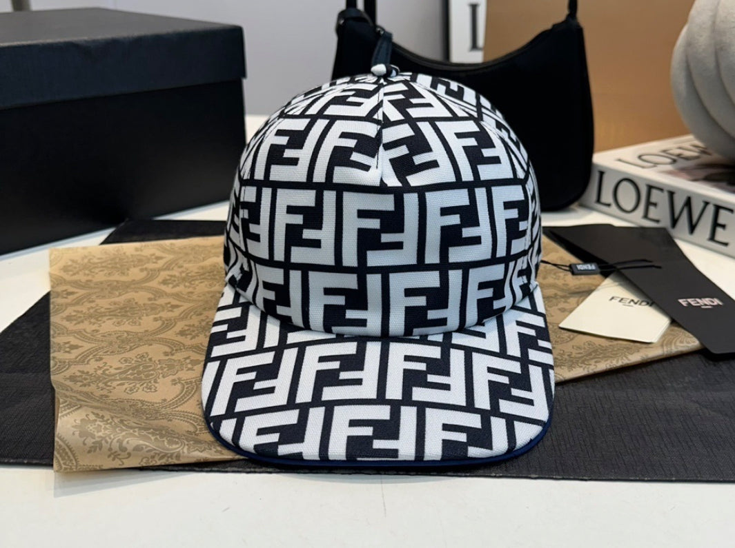 Fendi keps svart vitt