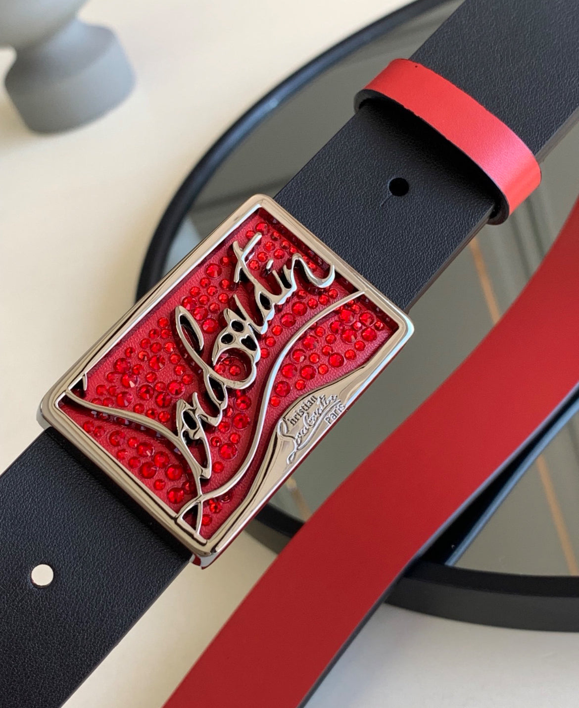 Louboutin bälte