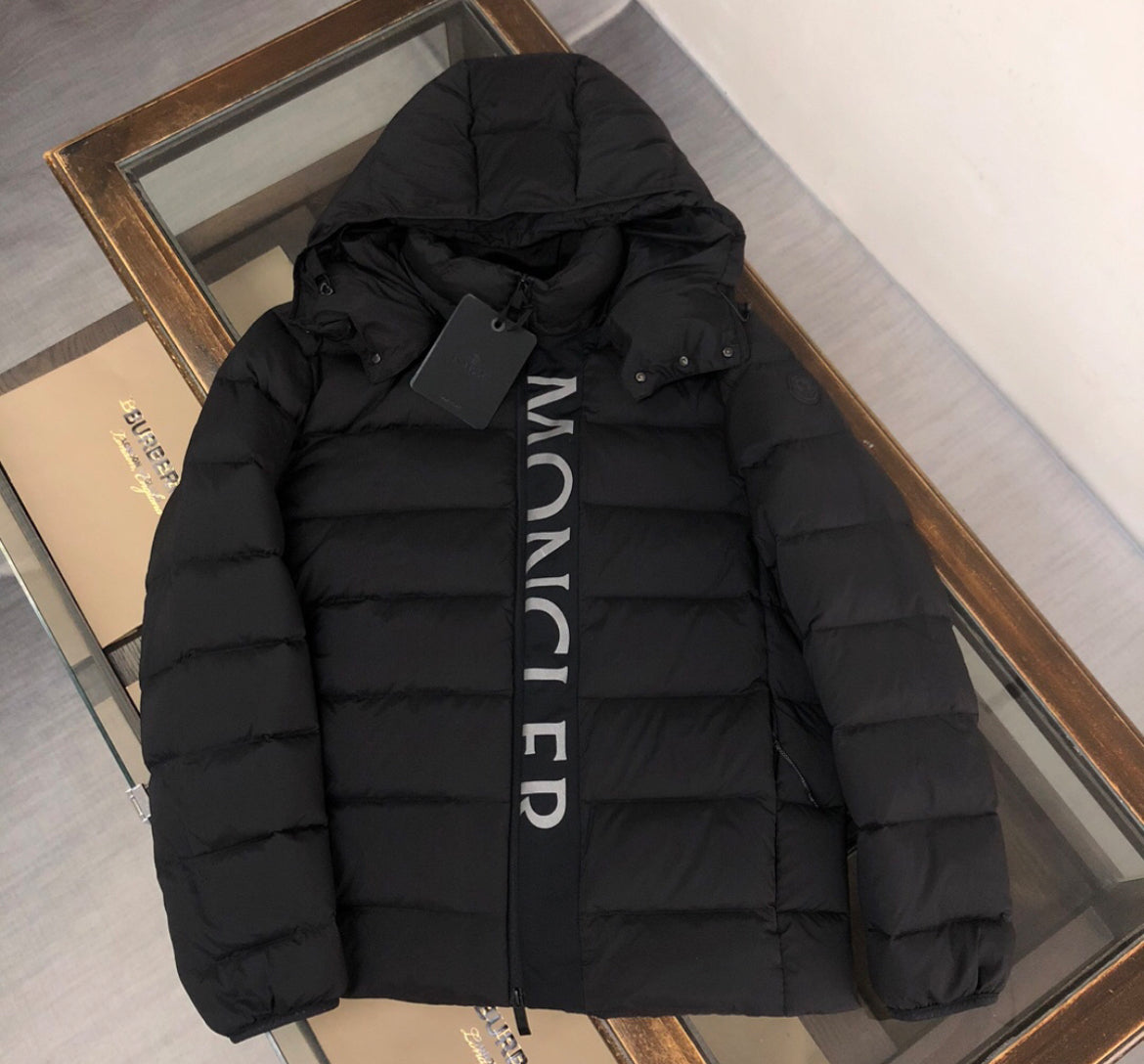 Moncler jacka svart