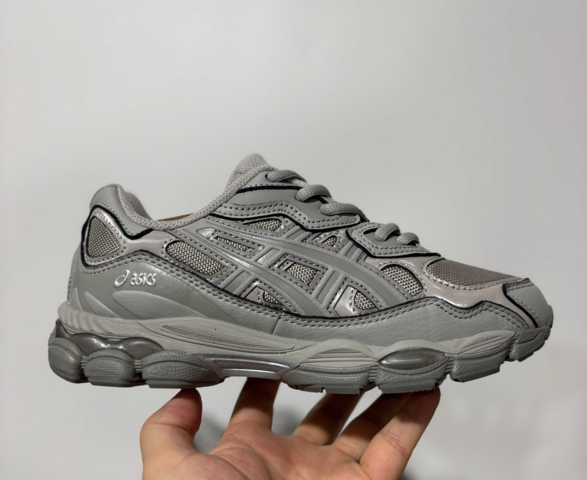 Asics skor