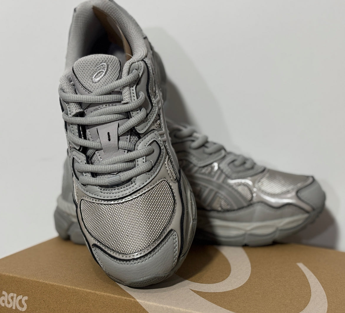 Asics skor