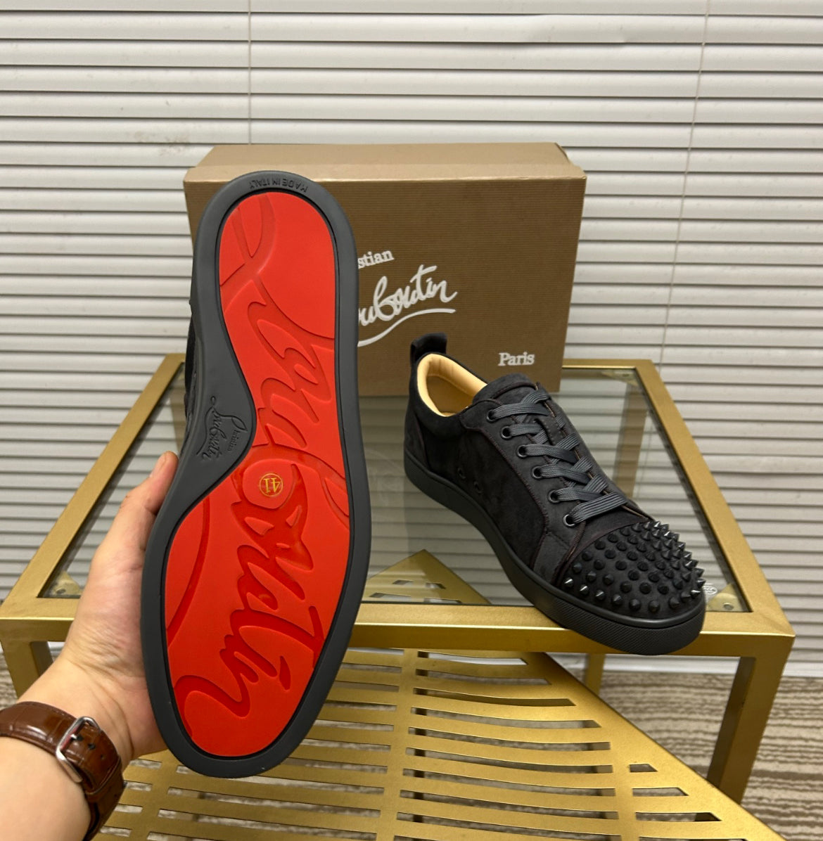 Louboutin skor grå med spikar