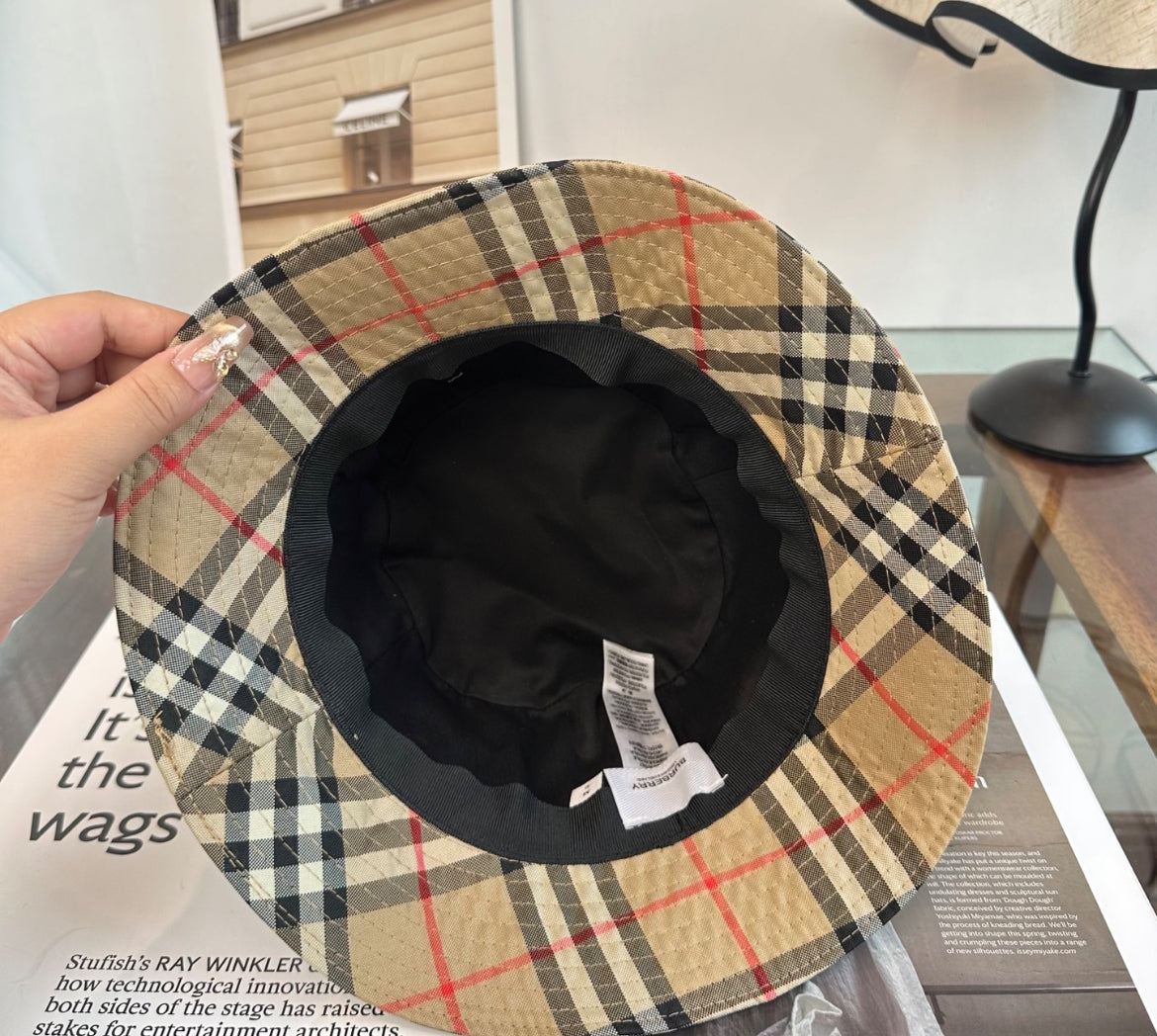 Burberry hatt
