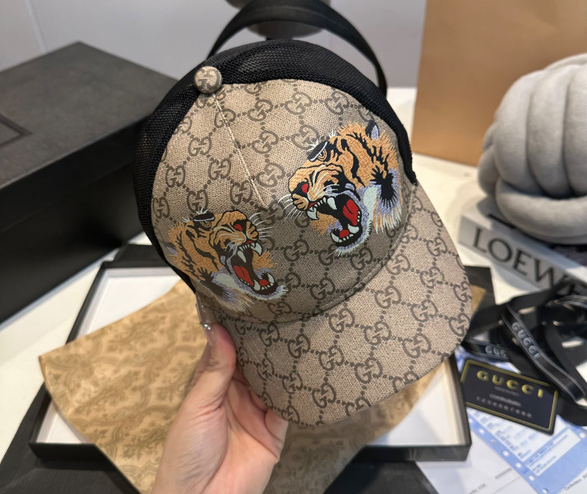 Gucci beige tiger keps